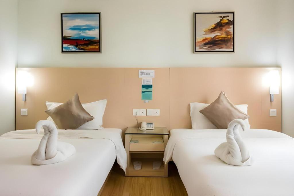 Hotel City Comfort Inn Puchong Exterior photo